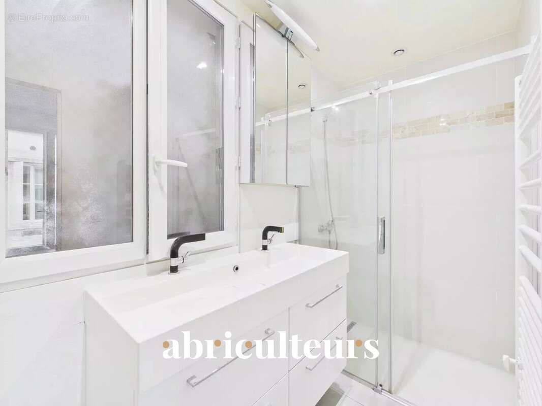 Commerce à PARIS-7E