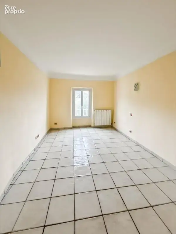 Belle maison Rénovée composée de deux logements , un type 4 et un type 2. Bâtie sur une parcelle de 800 m2 , cette charmante mai - photo 17