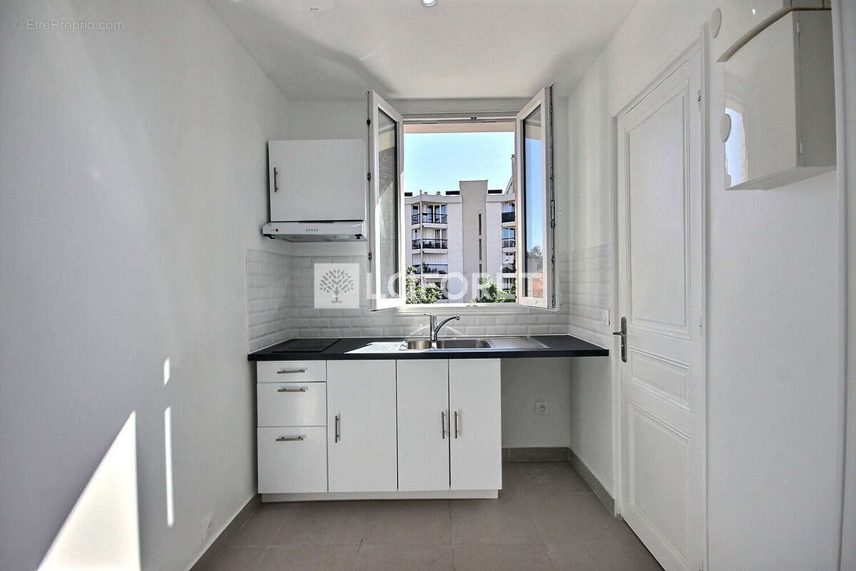 Appartement à COURBEVOIE