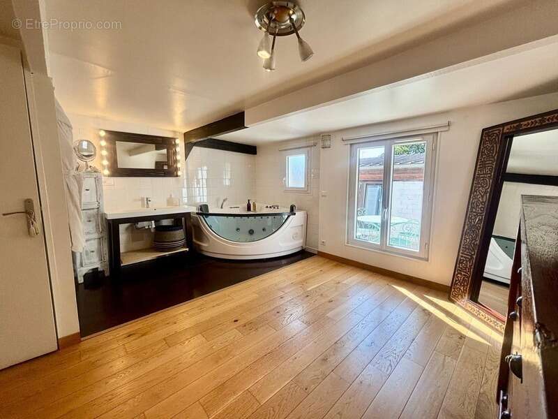 Maison à VERT-SAINT-DENIS