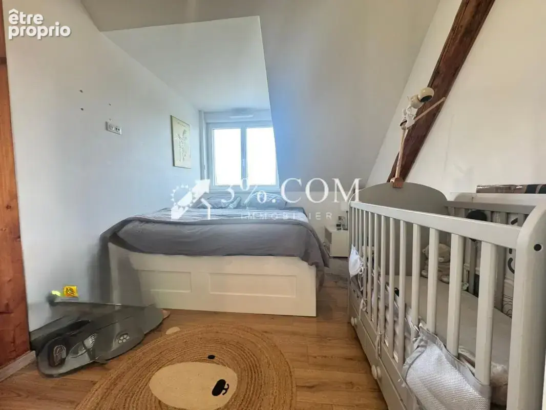3%COM Très beau F2 avec terrasse - cave - photo 6