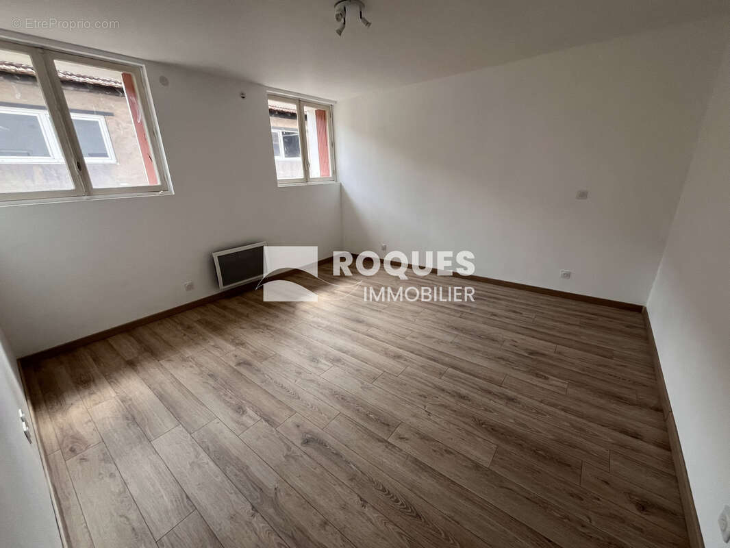 Bédarieux, à vendre belle maison de ville composée de deux appartements loués ! - photo 6
