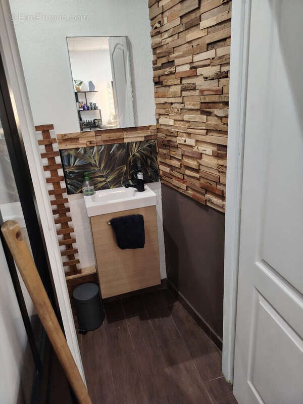 Commerce à ENTRAIGUES-SUR-LA-SORGUE