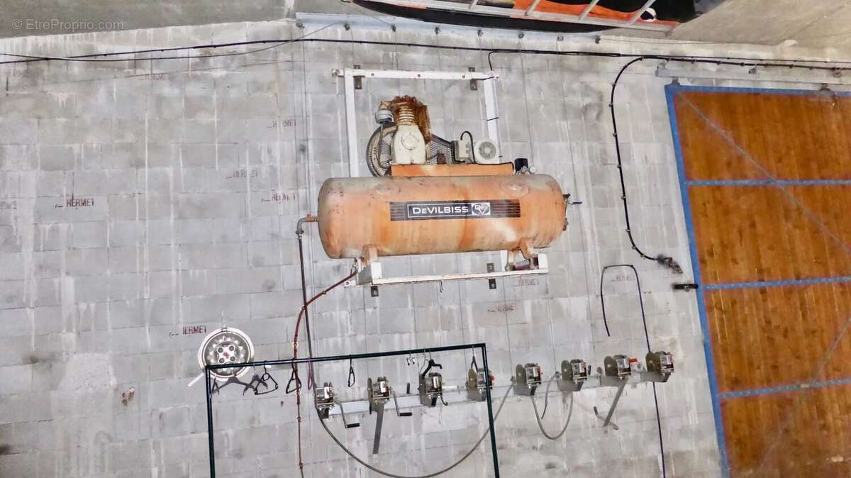 Commerce à MOSTUEJOULS