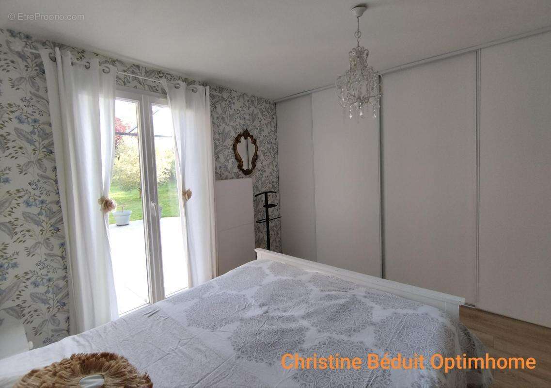 Charente, proche La Rochefoucauld, maison de plain-pied 139 m², garage, carport, terrain 2957m² - photo 9