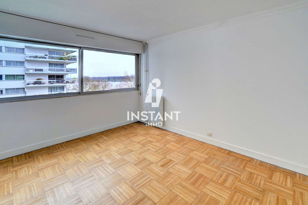 Chambre 2 - Appartement à CRETEIL