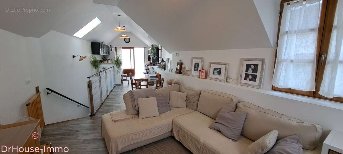 Maison 112 m² à Nesles-La-Vallee  - photo 25
