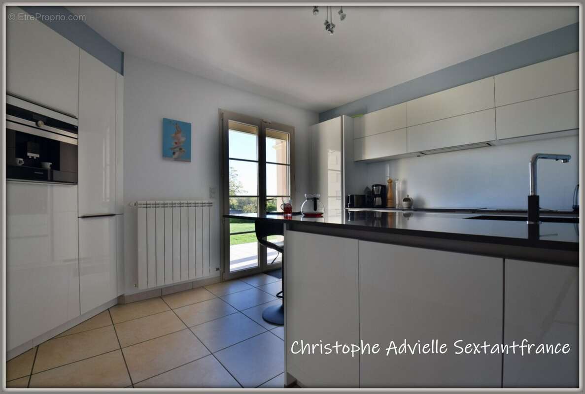 Belle contemporaine, 4 chambres, 2 salles d'eau, double garage, piscine sur 5118 M2 - photo 7
