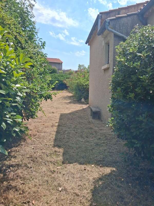 L'ESCALE – Maison individuelle avec véranda, garage et jardin arboré - photo 17