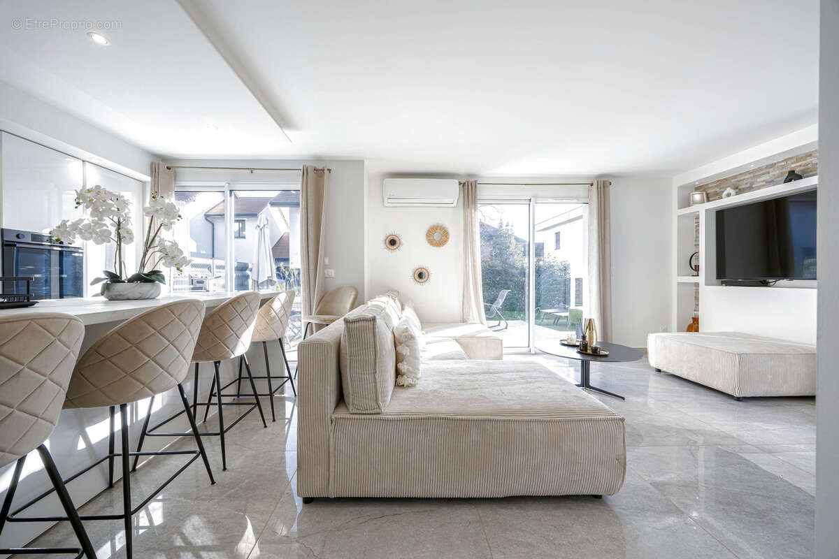 Maison à BRISON-SAINT-INNOCENT