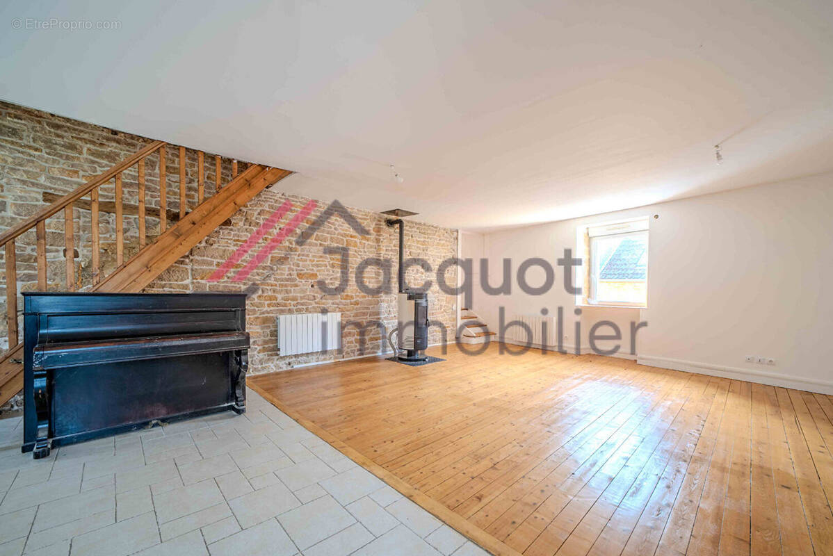 Maison à LONS-LE-SAUNIER