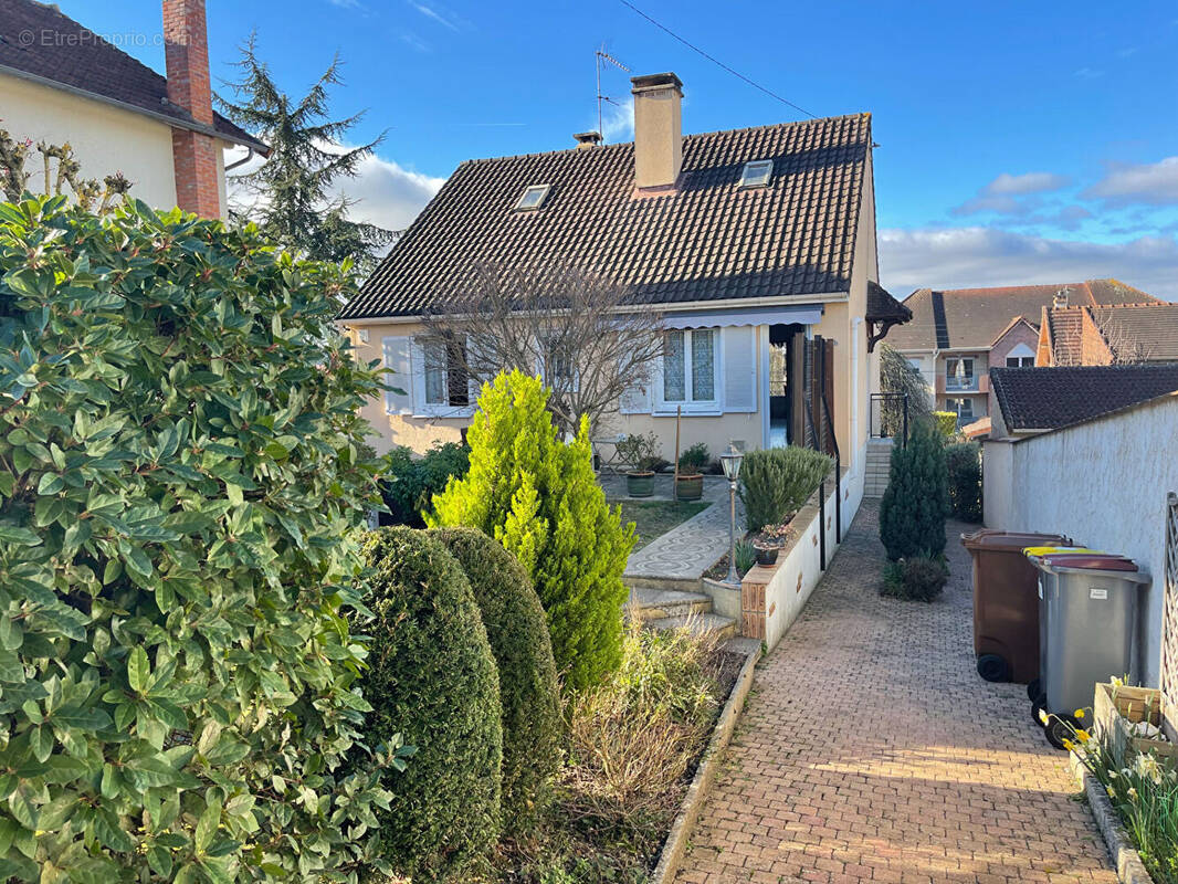 Maison à CORBEIL-ESSONNES