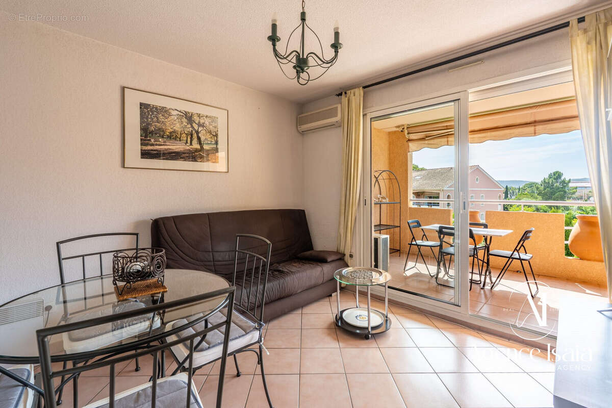 Appartement à BORMES-LES-MIMOSAS
