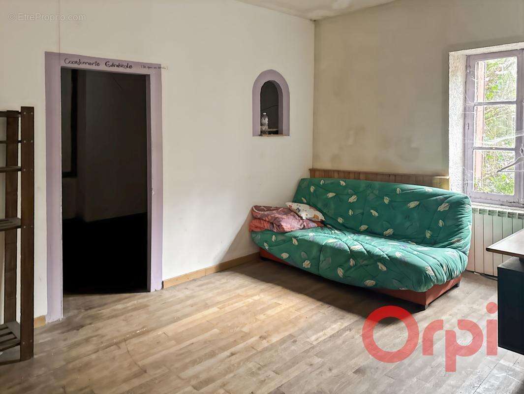 Maison à AINAY-LE-CHATEAU