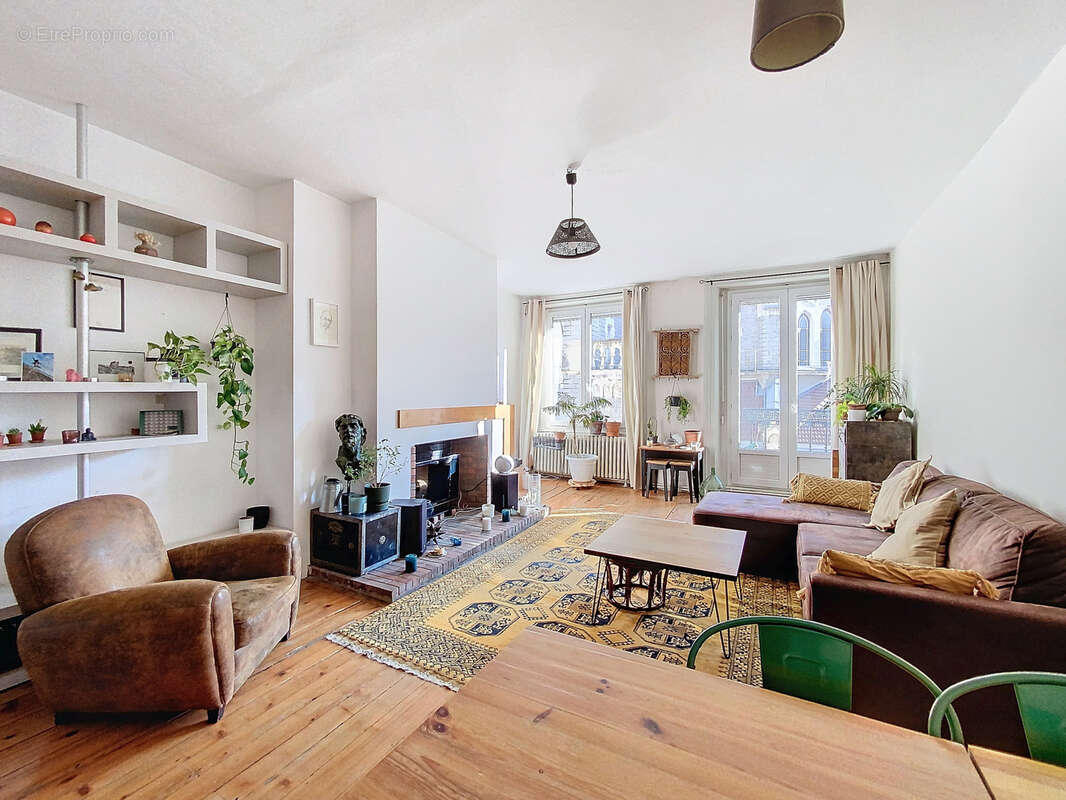 Appartement à SAINT-ETIENNE