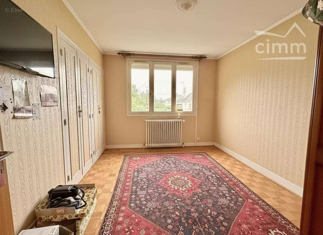 Maison à LA CHAUSSEE-SAINT-VICTOR