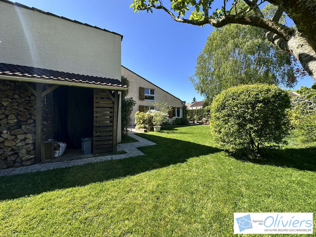 Maison à VOISINS-LE-BRETONNEUX