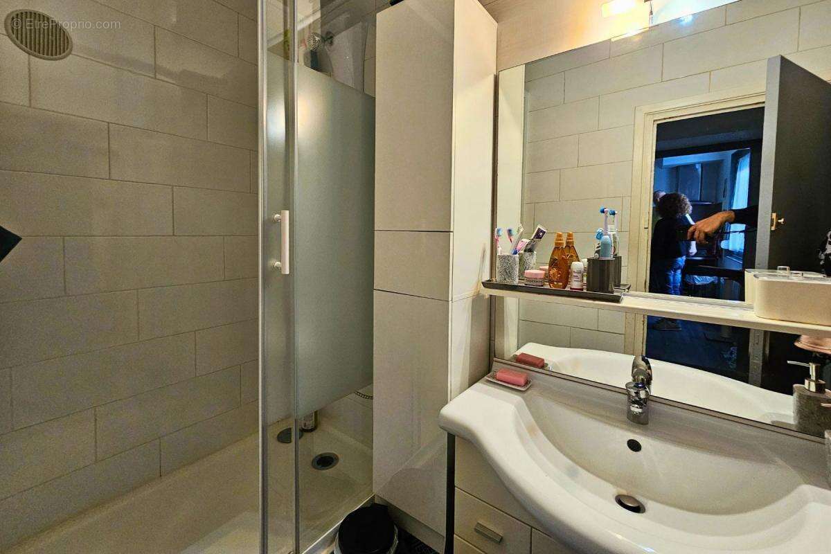 Appartement à REYNES