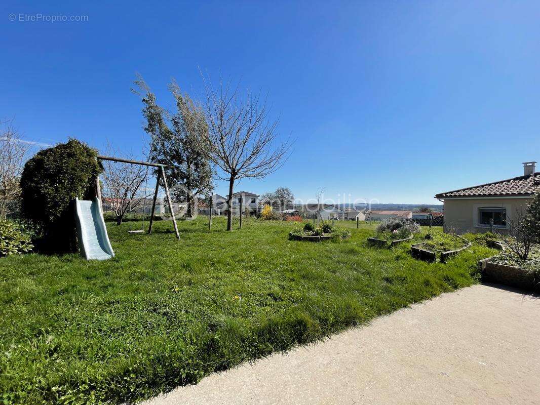 Maison à SAINT-JUNIEN