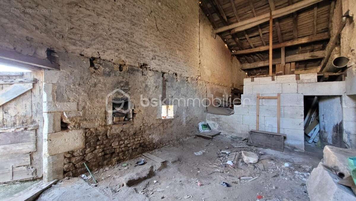 Grange à réhabilité avec son extérieur - photo 7