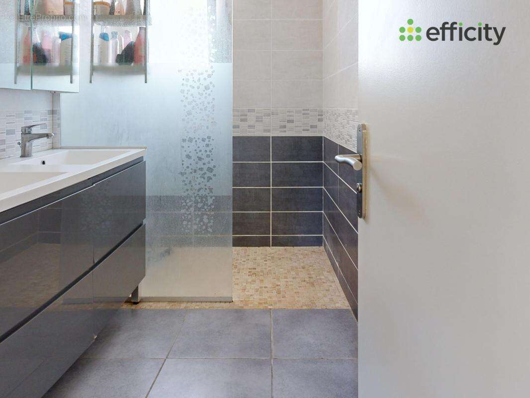 Maison 113 m² à Saint-Fons  - photo 15