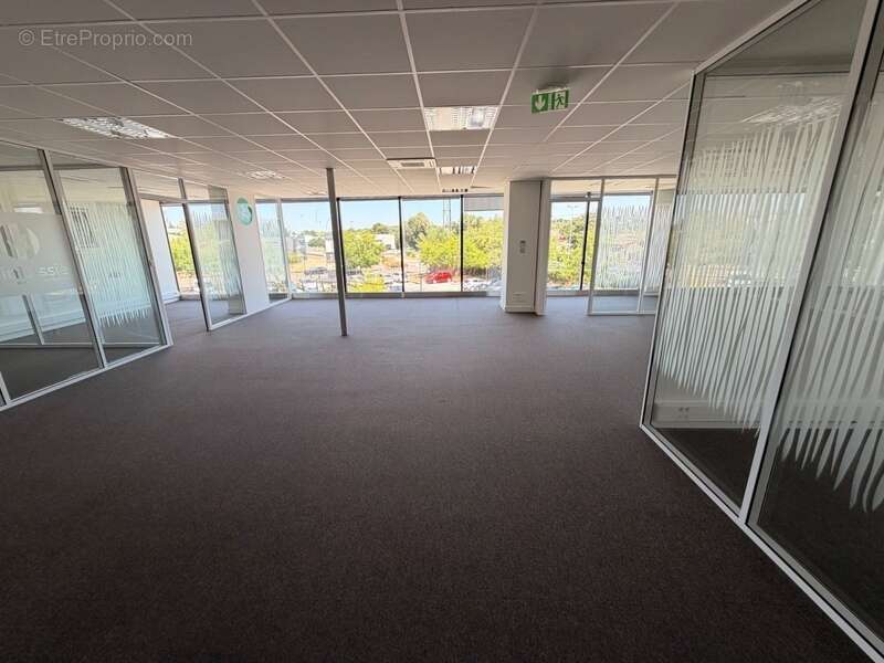 bureaux à vendre CHAPONOST (69) magnifique plateau de 160m2 dans l'immeuble LW1, face à la gare de Chaponost - photo 2