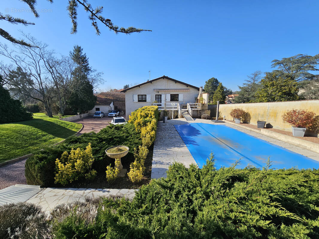 Maison à COMMELLE-VERNAY