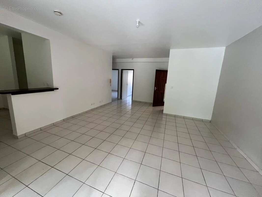 Appartement à REMIRE-MONTJOLY