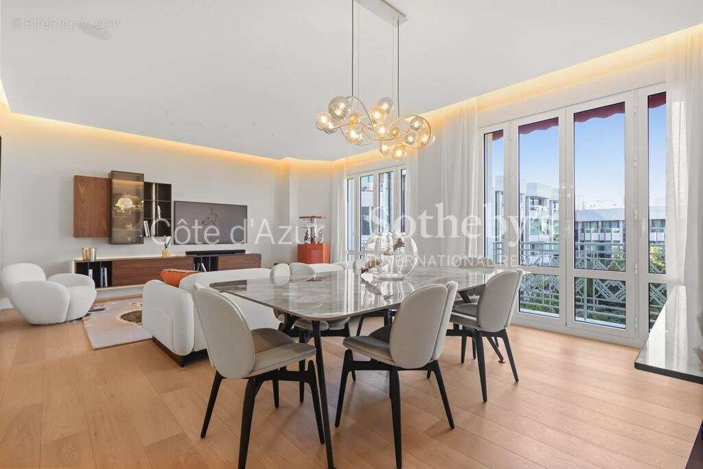 Appartement rénové de 145 m² avec trois suites et vue mer proche Croisette à Cannes - photo 3