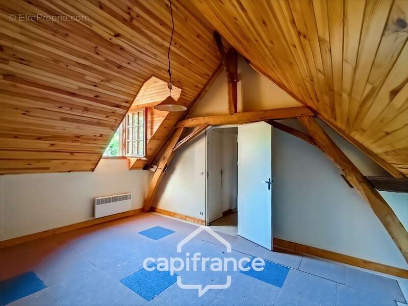 Maison à vendre 4 pièces LA CHAPELLE GAUGAIN (72)  -  Terrain 2925 m²  - - photo 8
