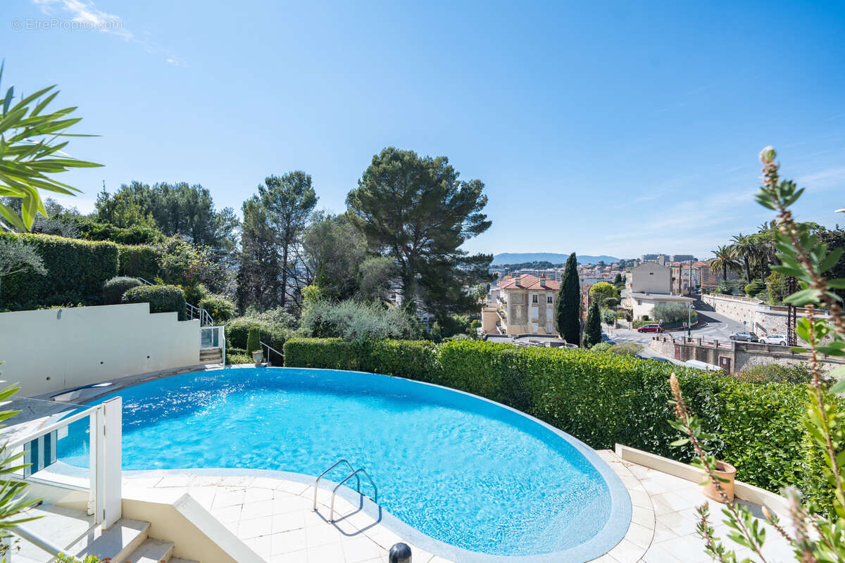 Appartement à LE CANNET