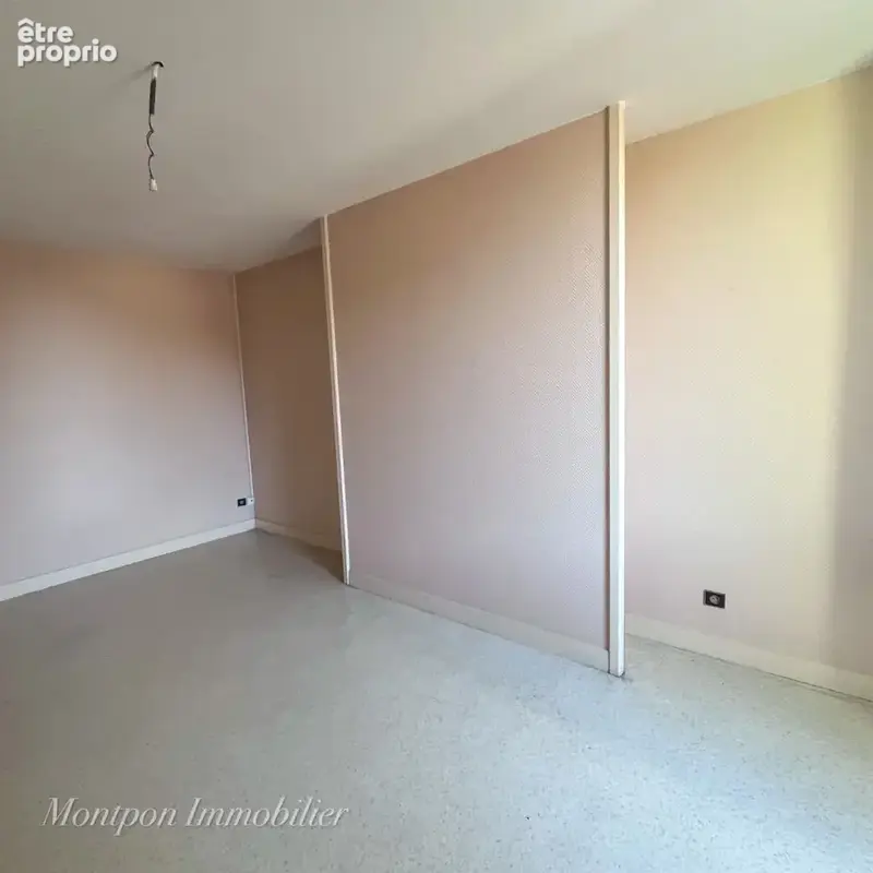Immeuble au centre-ville de Montpon - photo 7