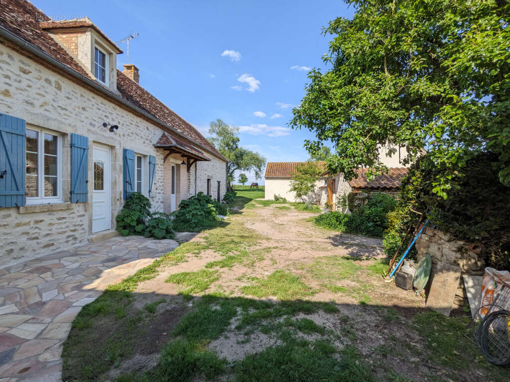 Maison à SAINT-BONNET-TRONCAIS