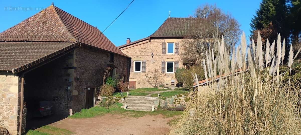 Maison de Maître bourguignonne Vue dégagée 7 pièces SAINT IGNY DE VERS (69) - photo 15
