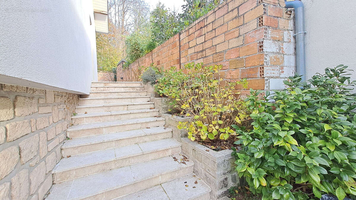 Maison à SAINT-REMY-LES-CHEVREUSE