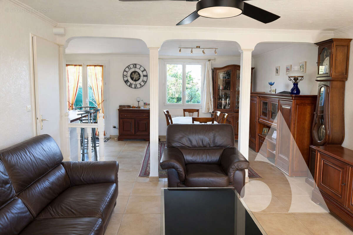 Maison à LE MUY