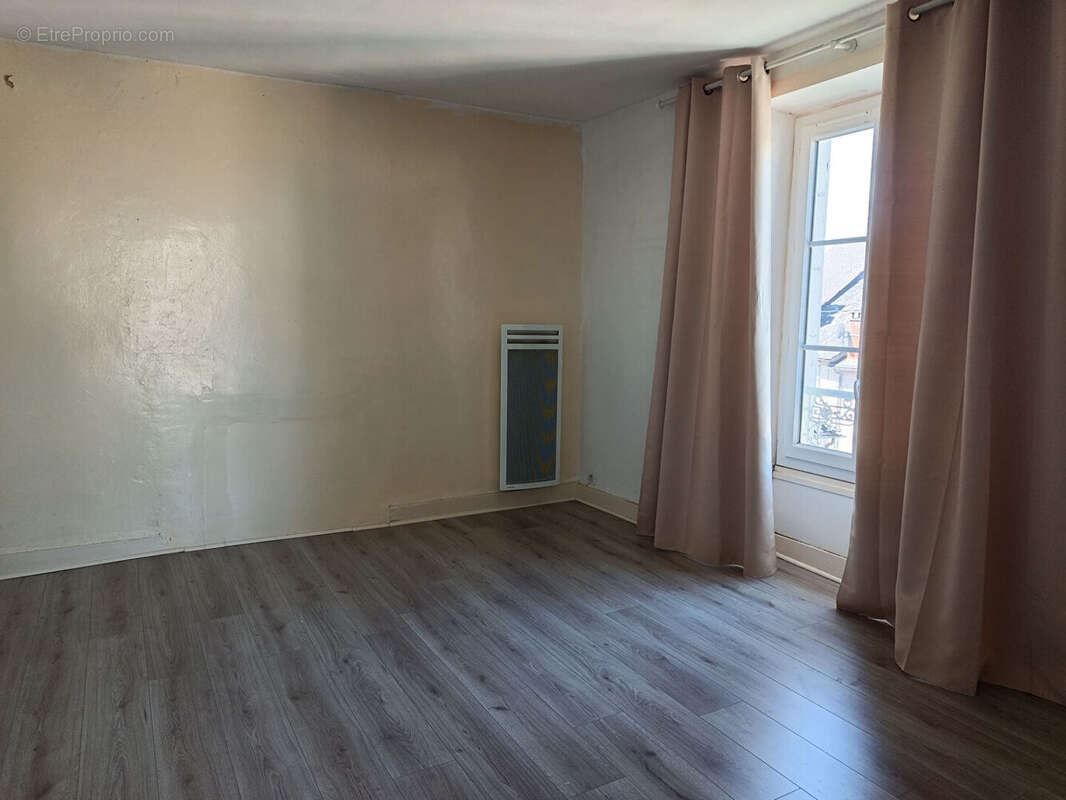 Appartement à rénover dans une belle bâtisse - Juillac - photo 9