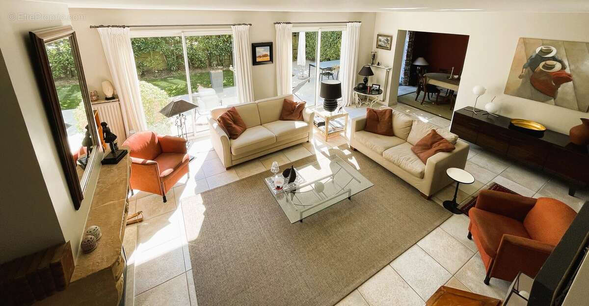 Maison à VILLE-D'AVRAY