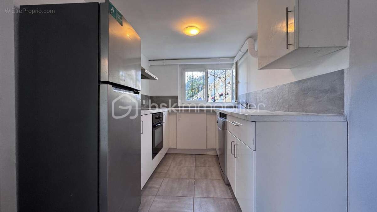 Appartement à LE REVEST-LES-EAUX