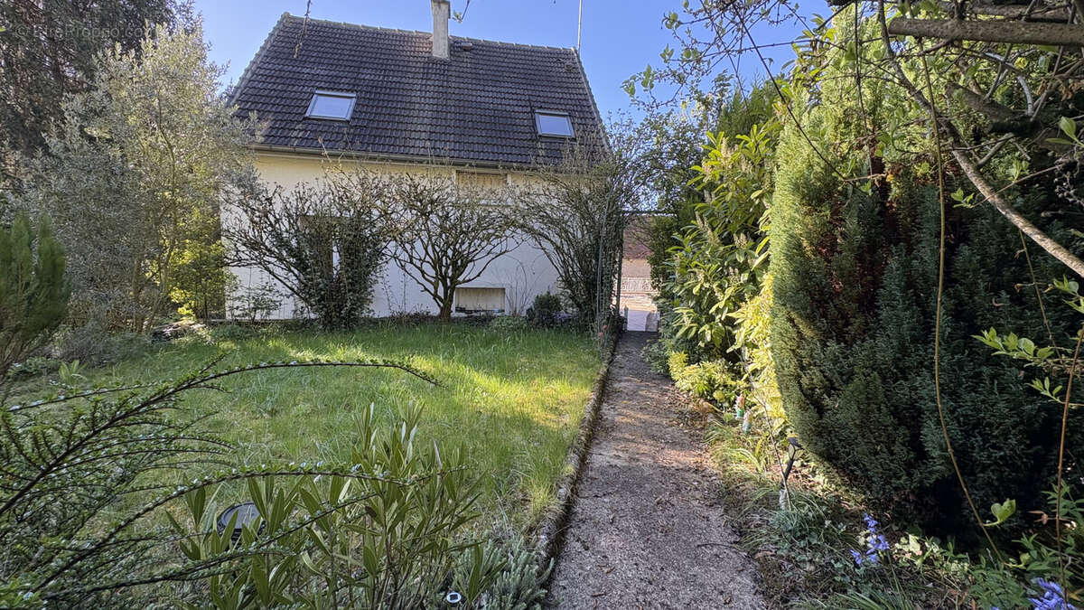 Maison à SAINT-VAAST-LES-MELLO