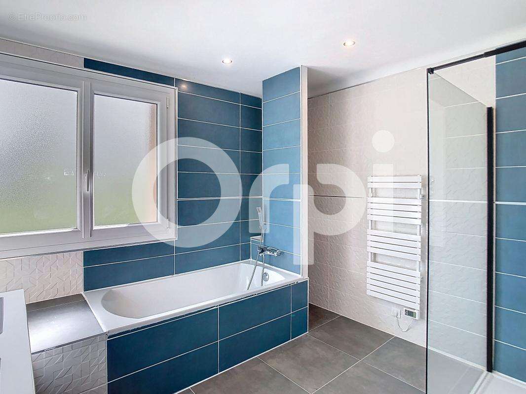 Maison à CHAMPCEVINEL