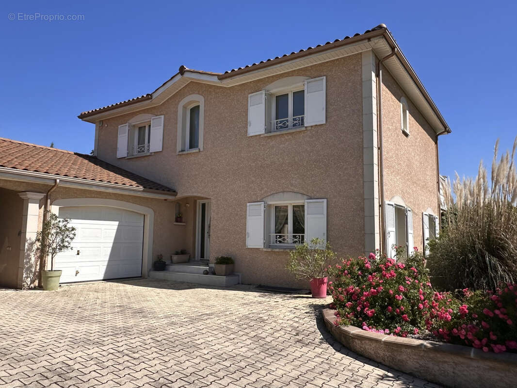 Grezieu maison familiale d'exception volumes remarquables au grand calme - photo 10