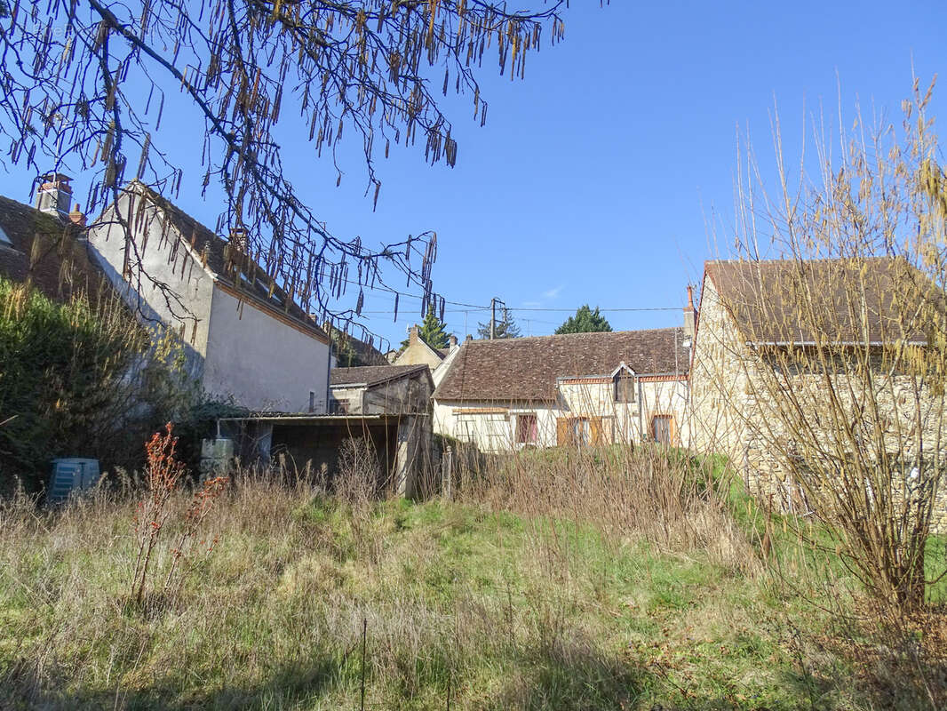 Maison à DUN-LE-POELIER
