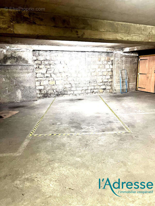 Parking à PARIS-11E