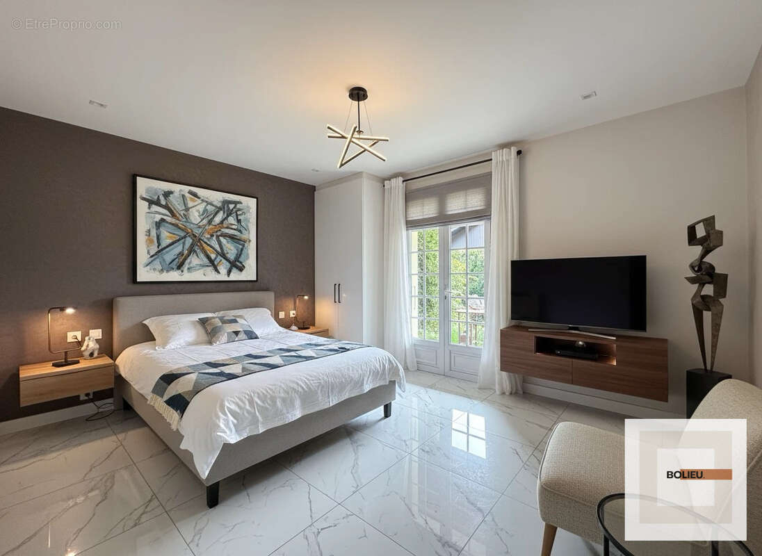 Maison à CRANVES-SALES