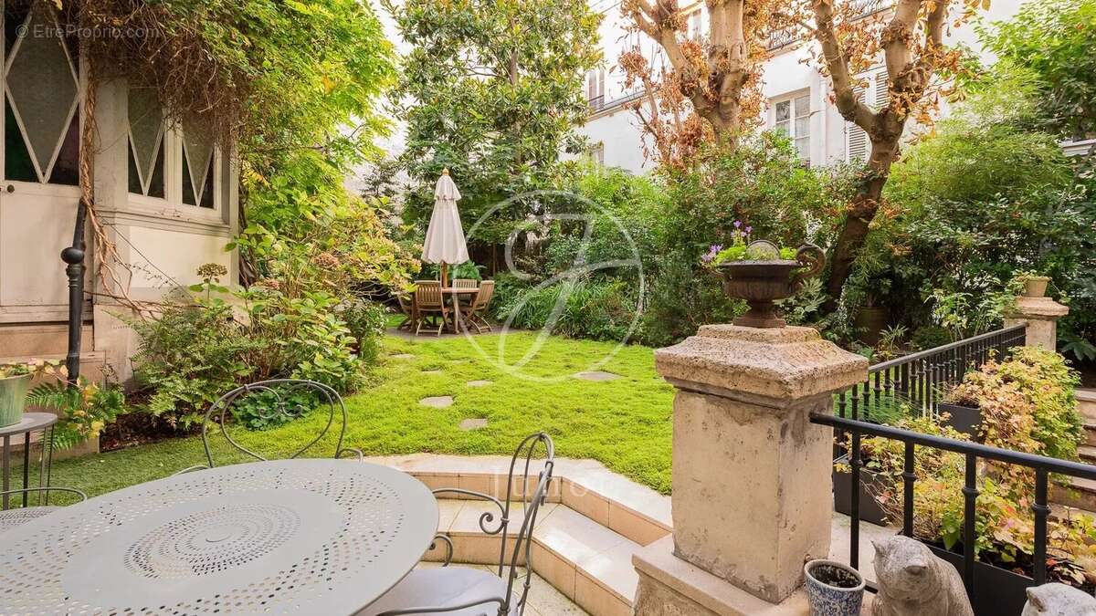 Appartement à PARIS-6E