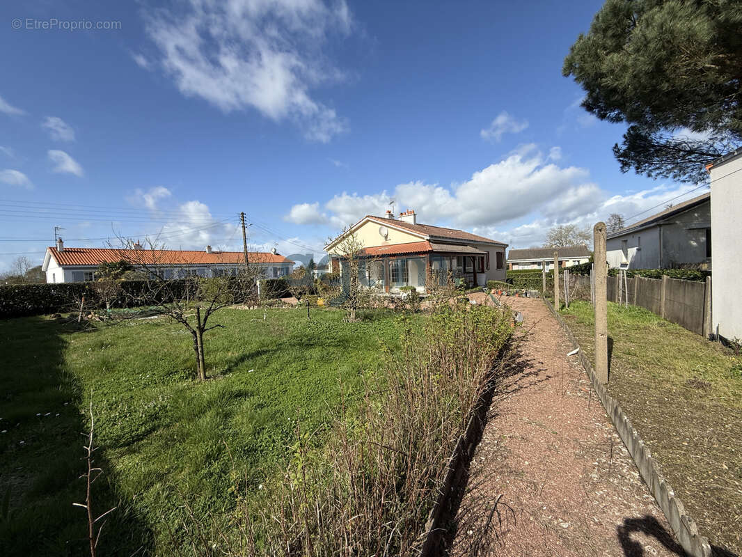 Maison à MONTAIGU