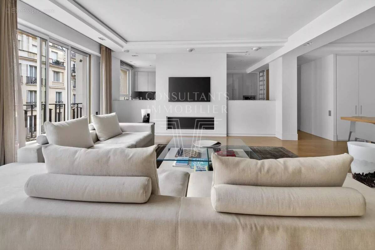 Appartement à PARIS-16E