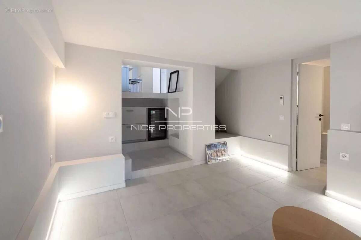 Villa – Élégance avec vue mer dans une résidence privée à Cannes. - photo 6