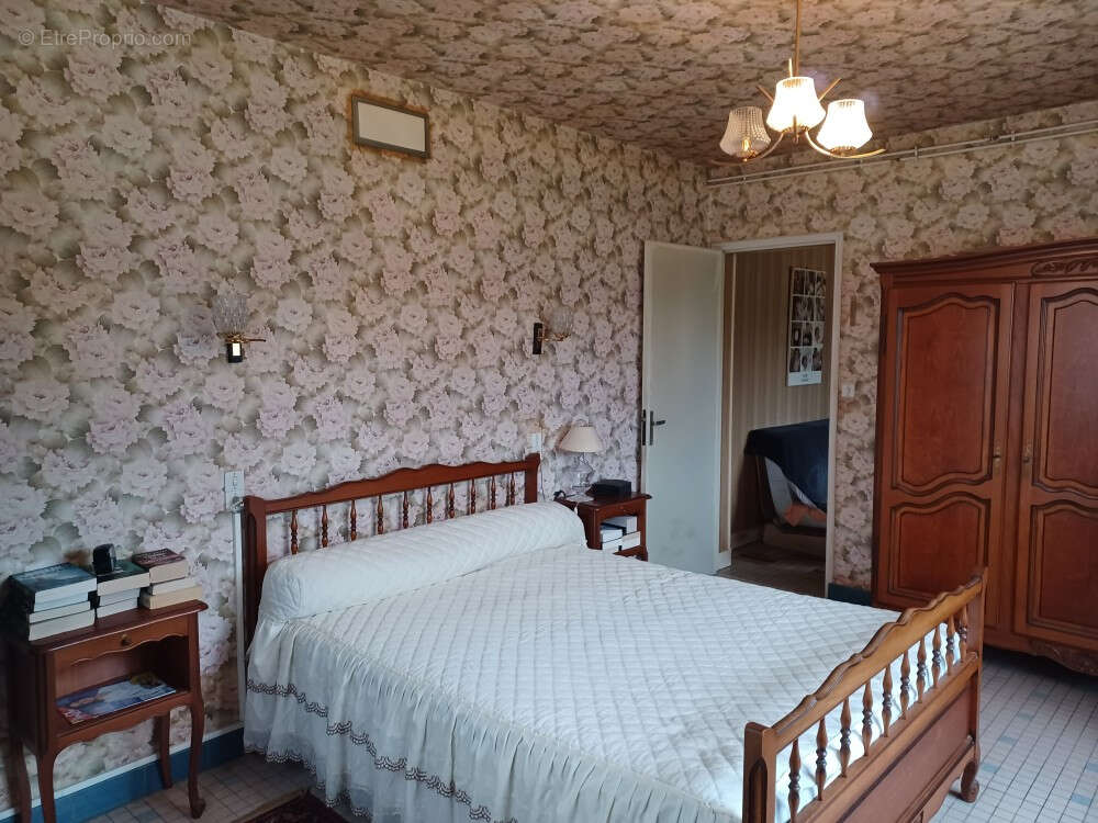 Maison à NEUVY-EN-SULLIAS